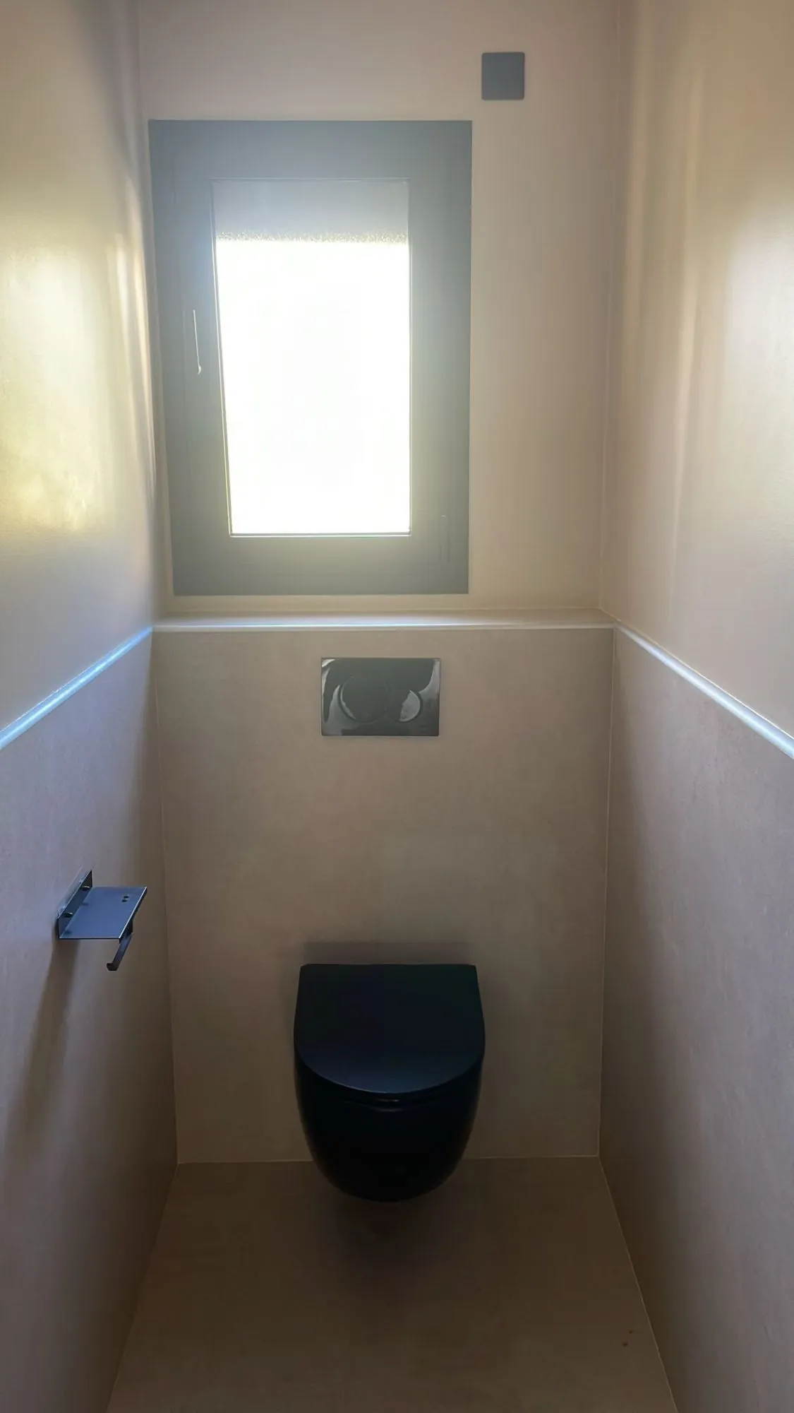WC suspendu avec bâti-support posé à Cagnes-sur-Mer